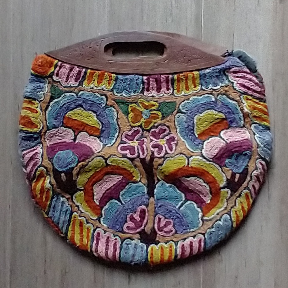EUC Vintage Multi-color Floral Needlework Clutch w/ Carved Wooden Handles
